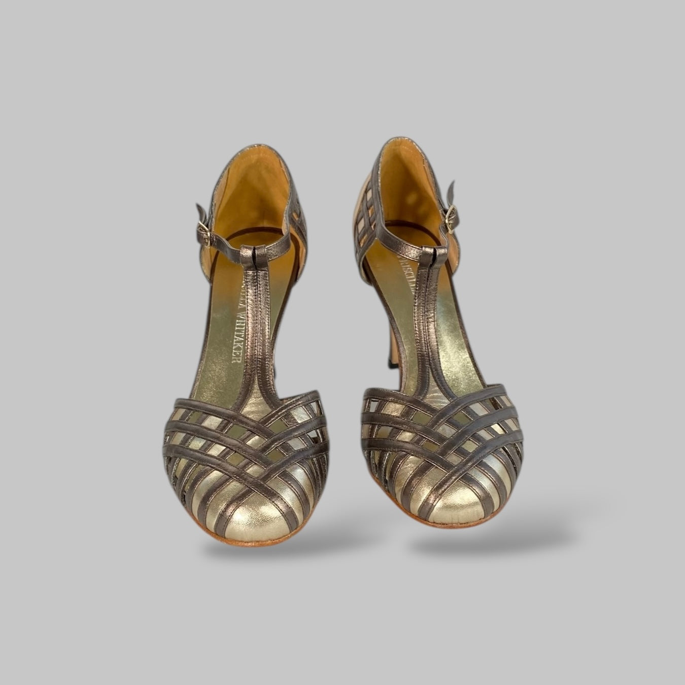 Boneca Greta Ônix com Champagne