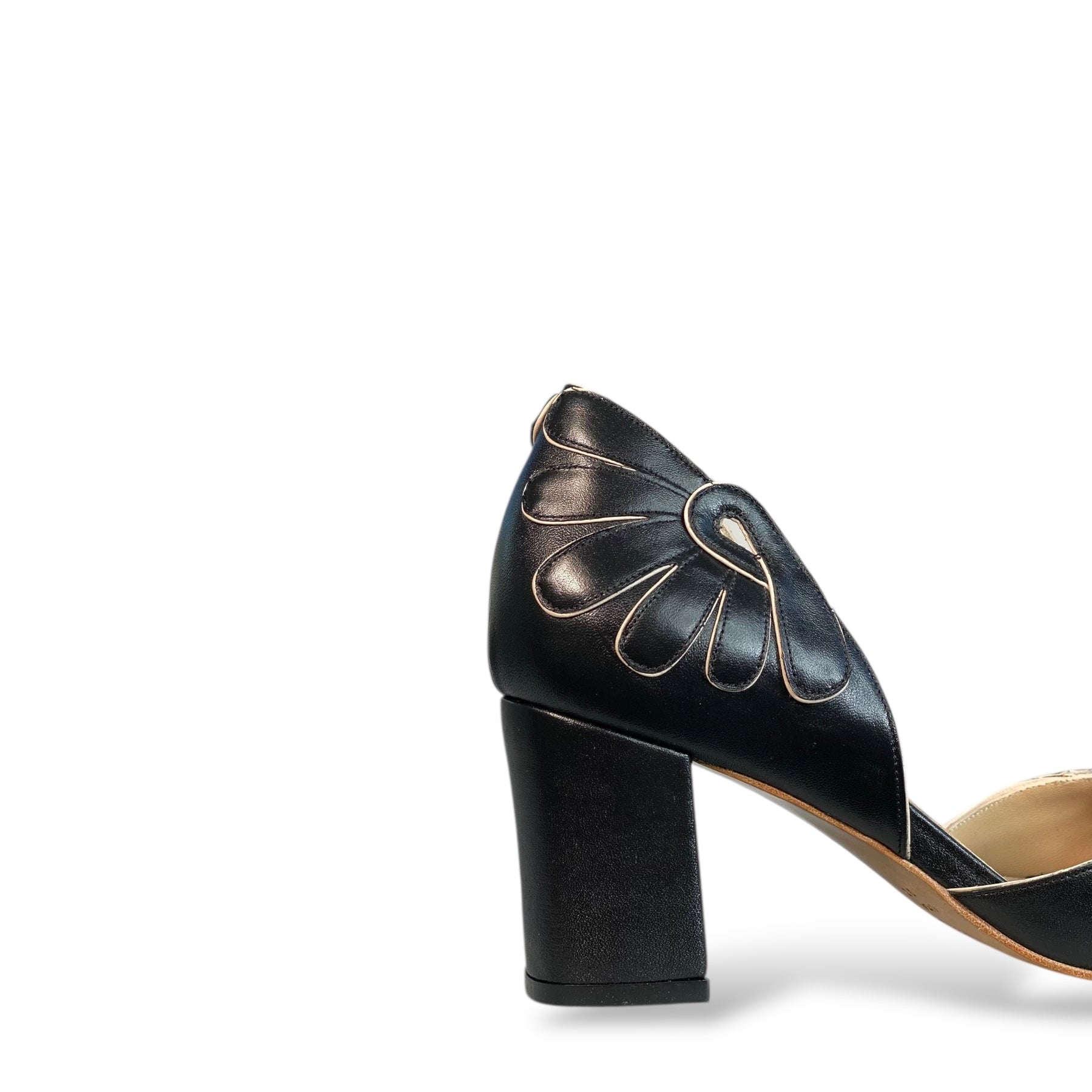 Boneca Pétalas Preto