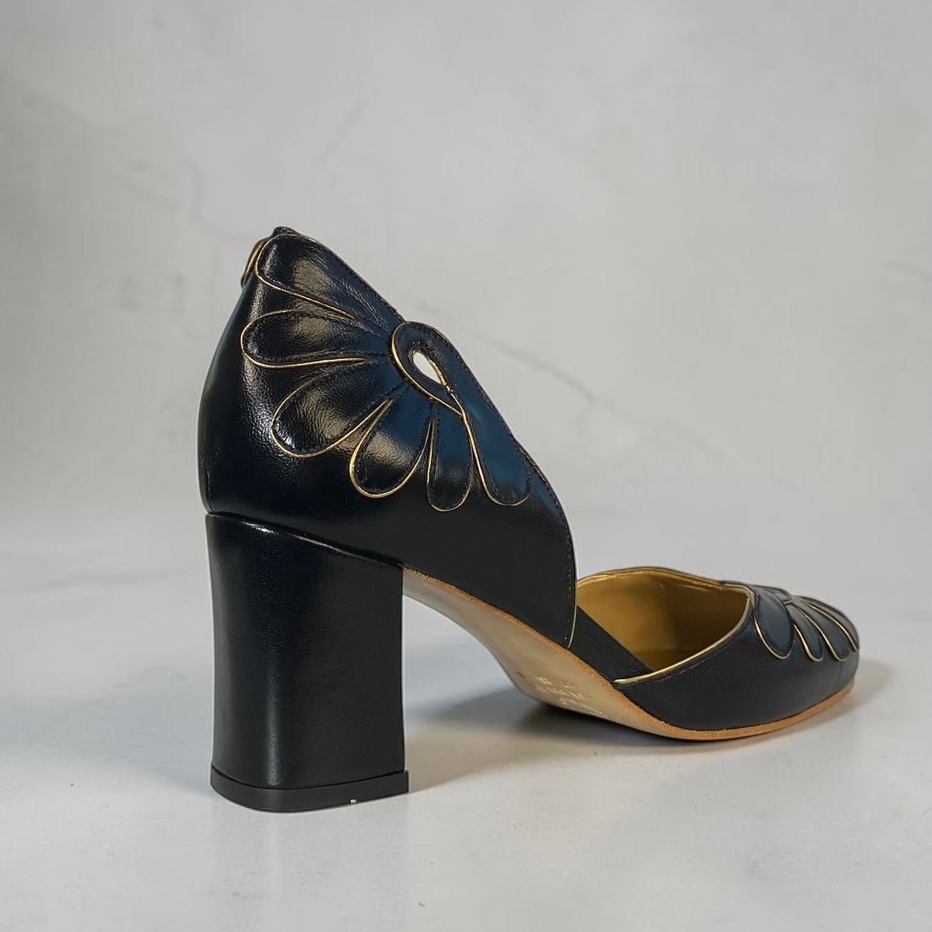 Boneca Máscara Preto com Ouro