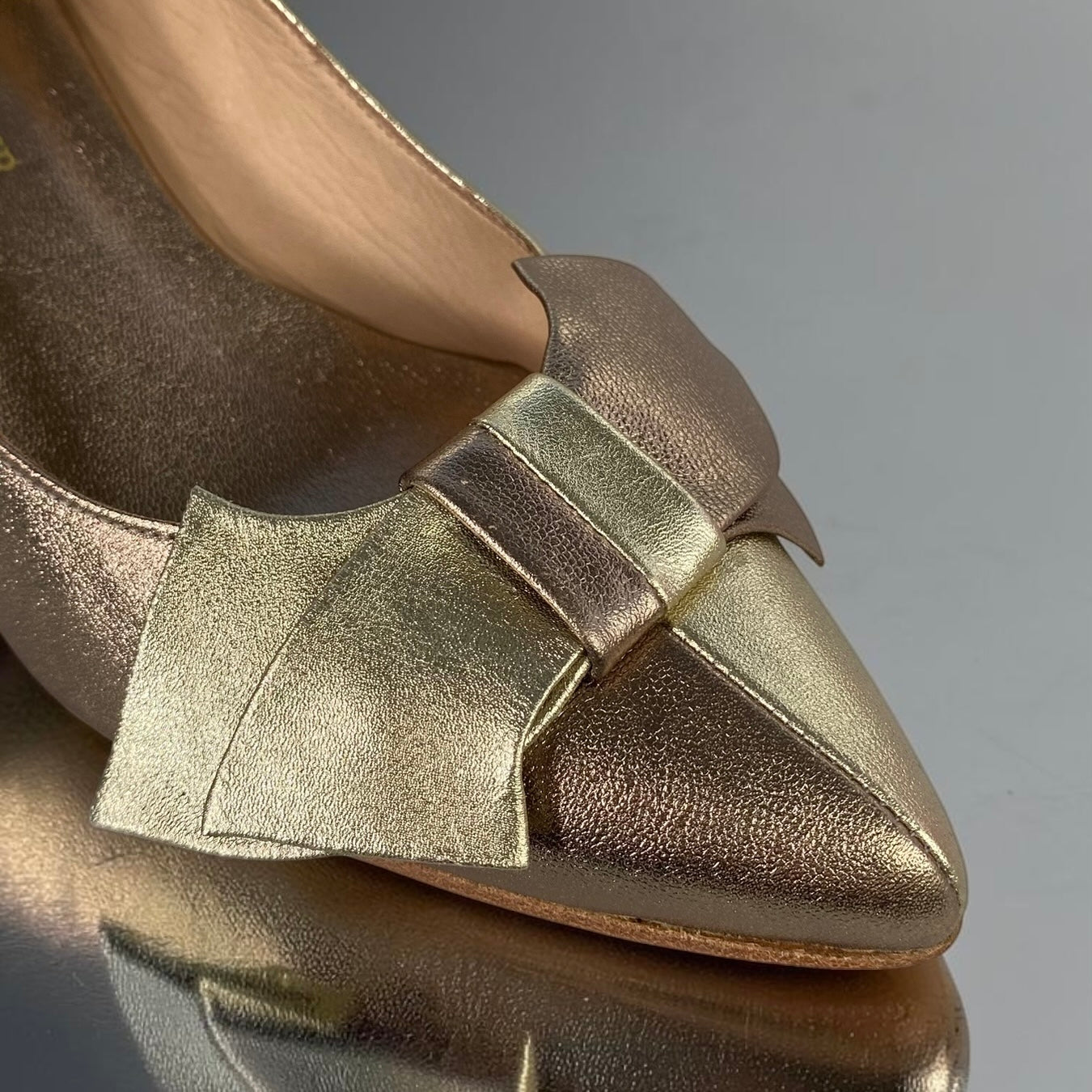 Scarpin Manuella Prata Velho e Champagne