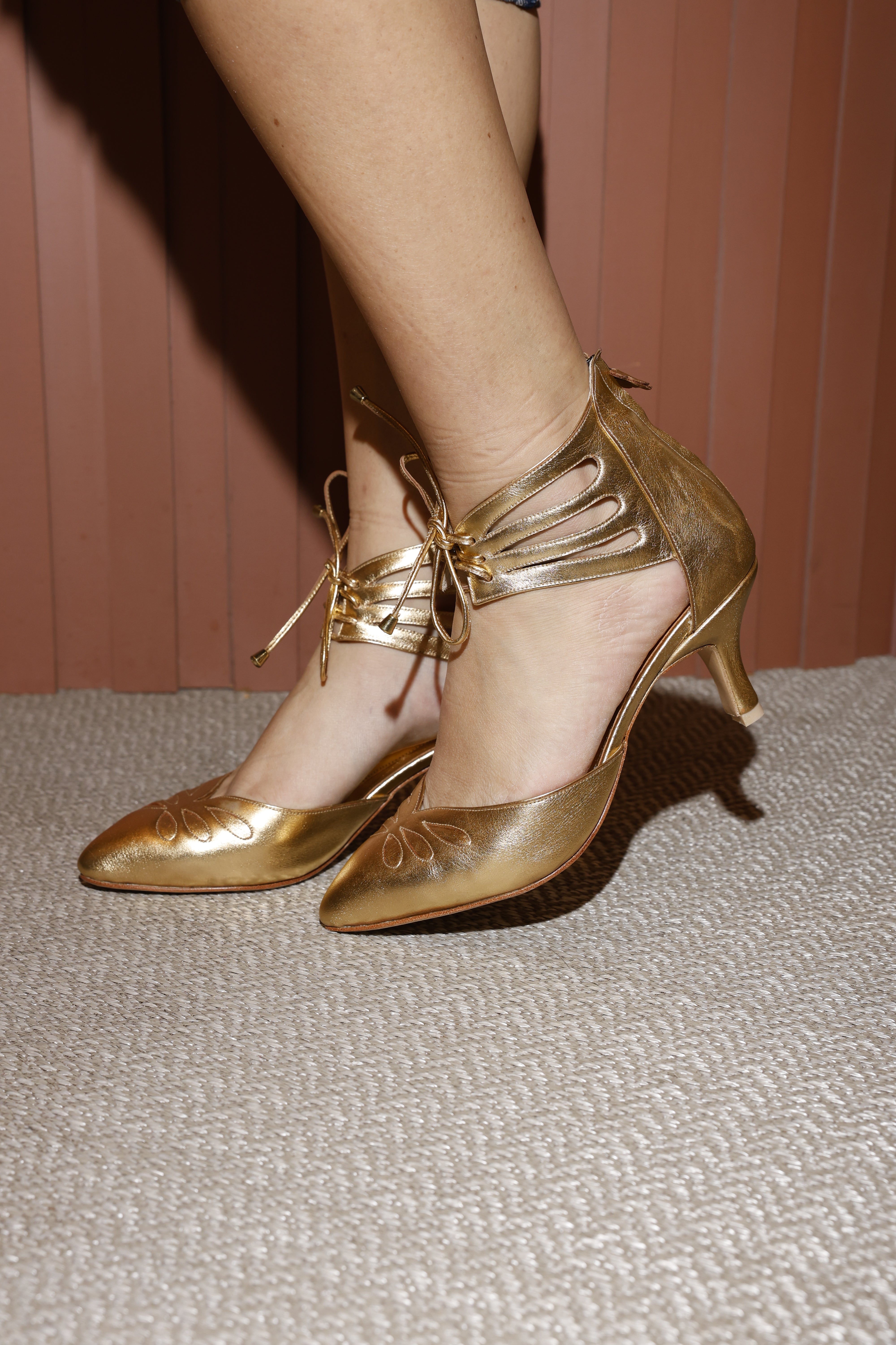 Scarpin Pietra Ouro Light