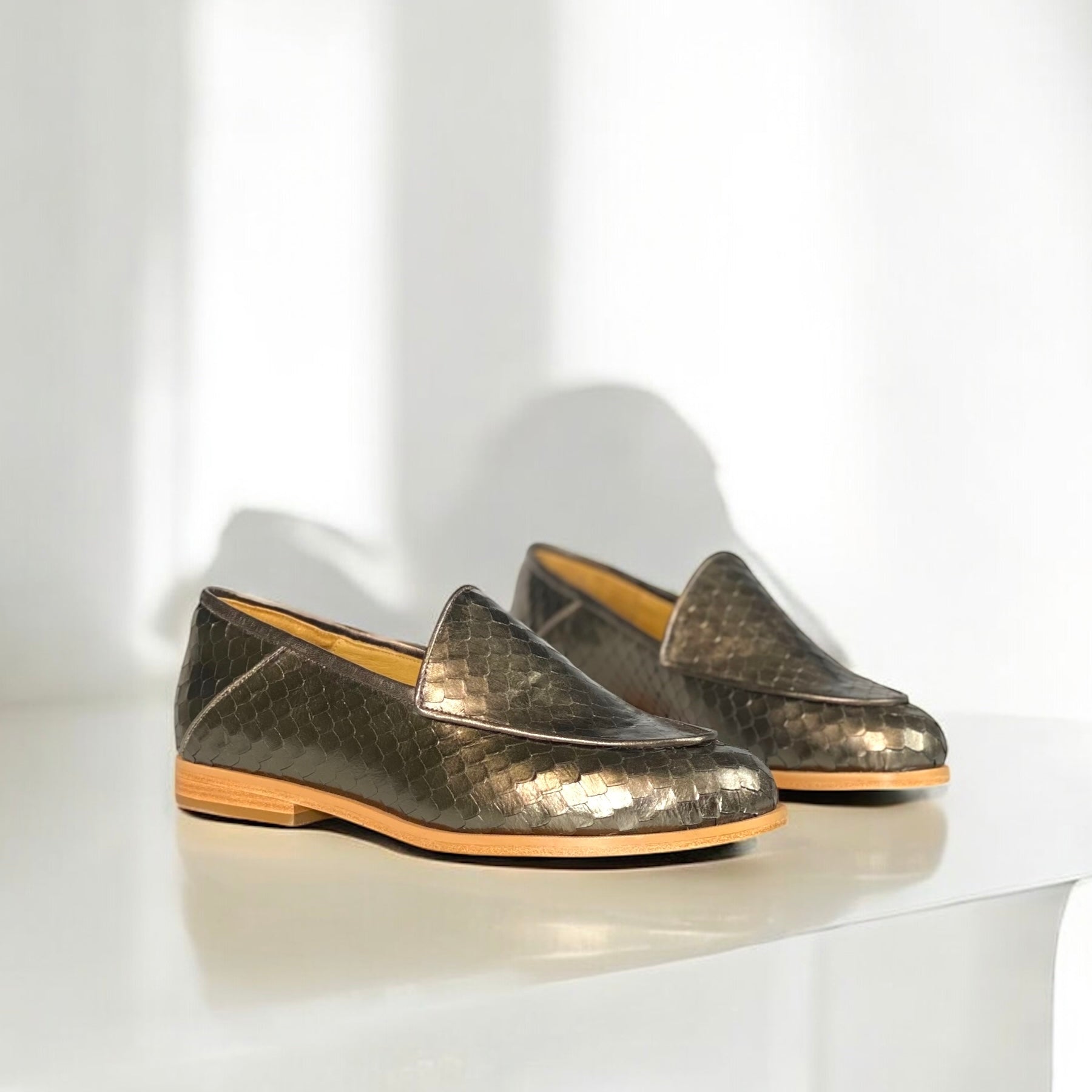 Mocassim Carolina Escama ônix