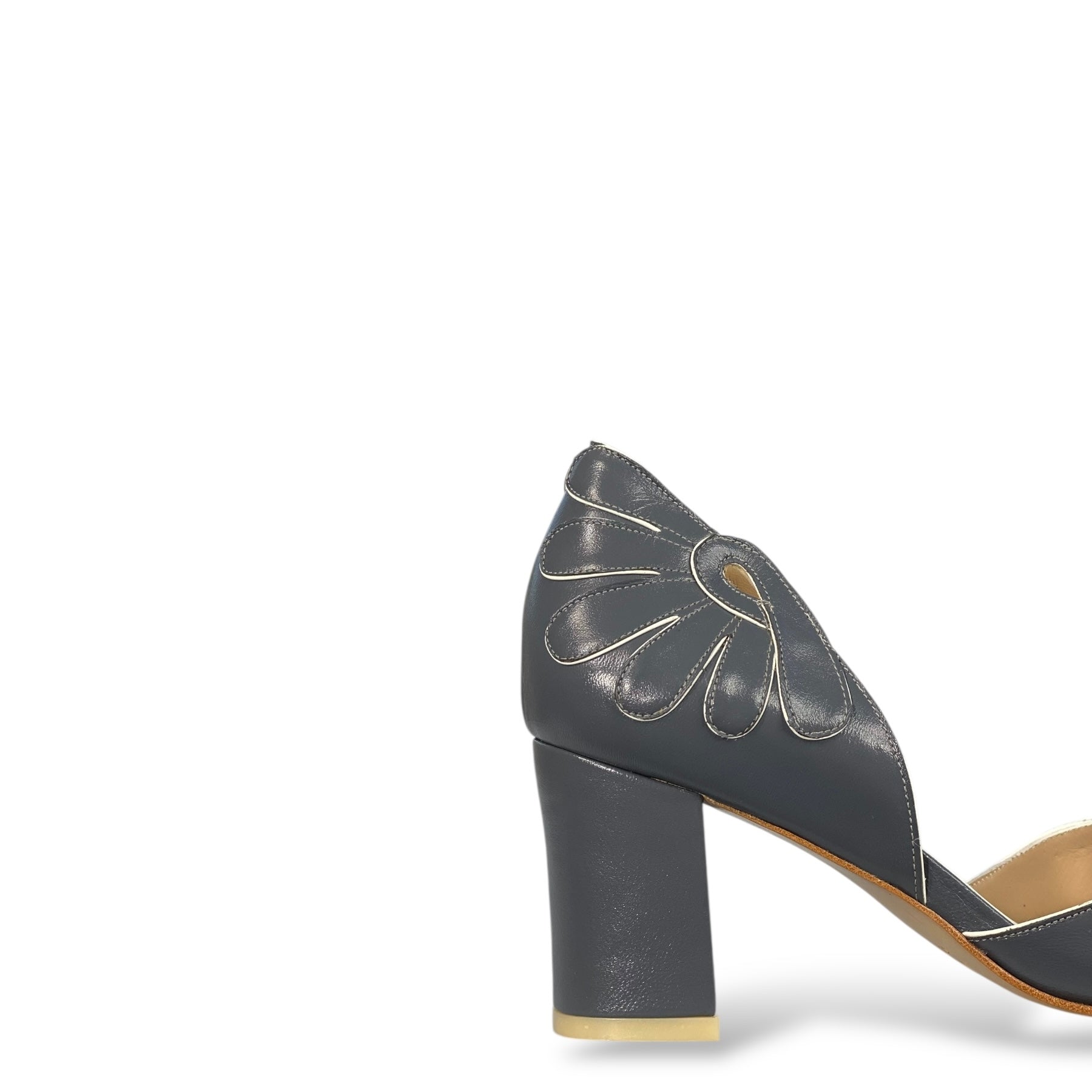 Boneca Pétalas Cinza