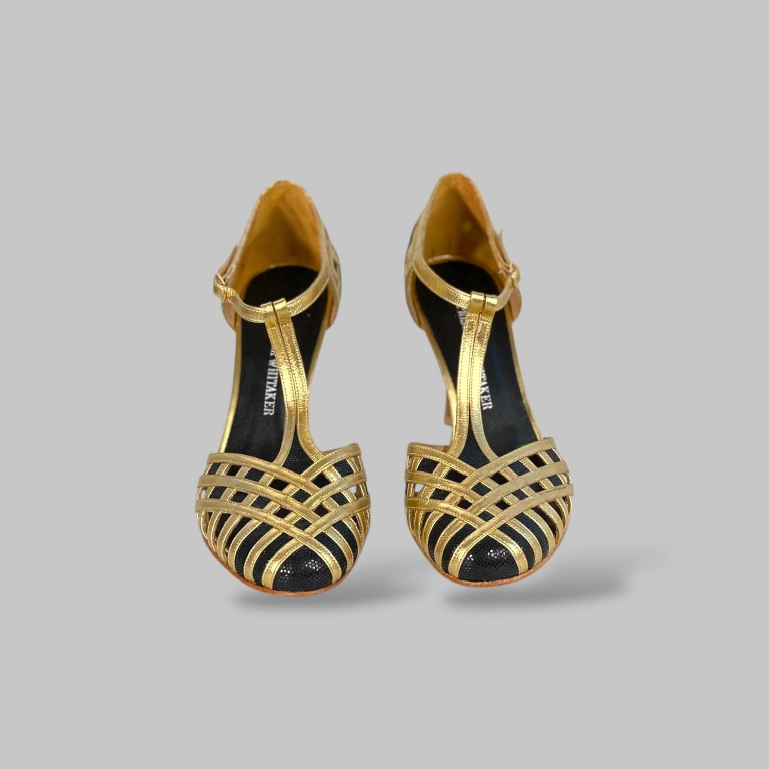 Boneca Greta Preto com Ouro