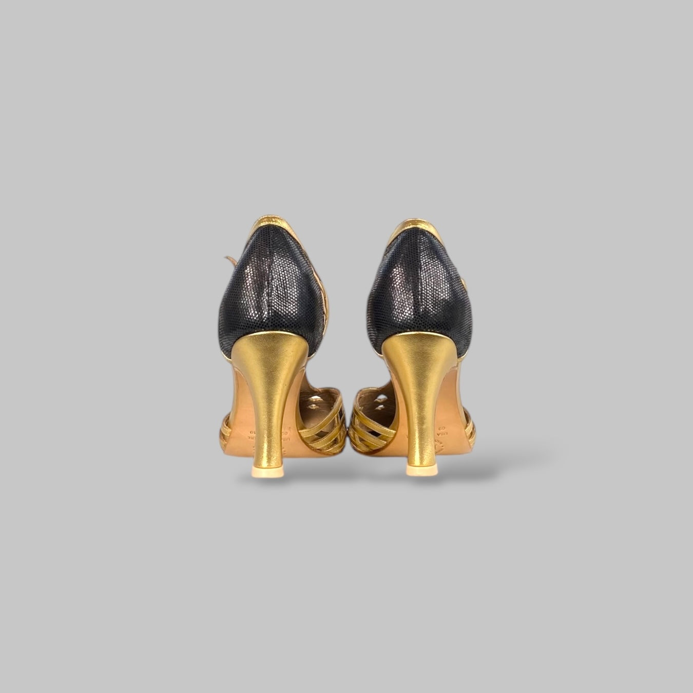 Boneca Greta Preto com Ouro