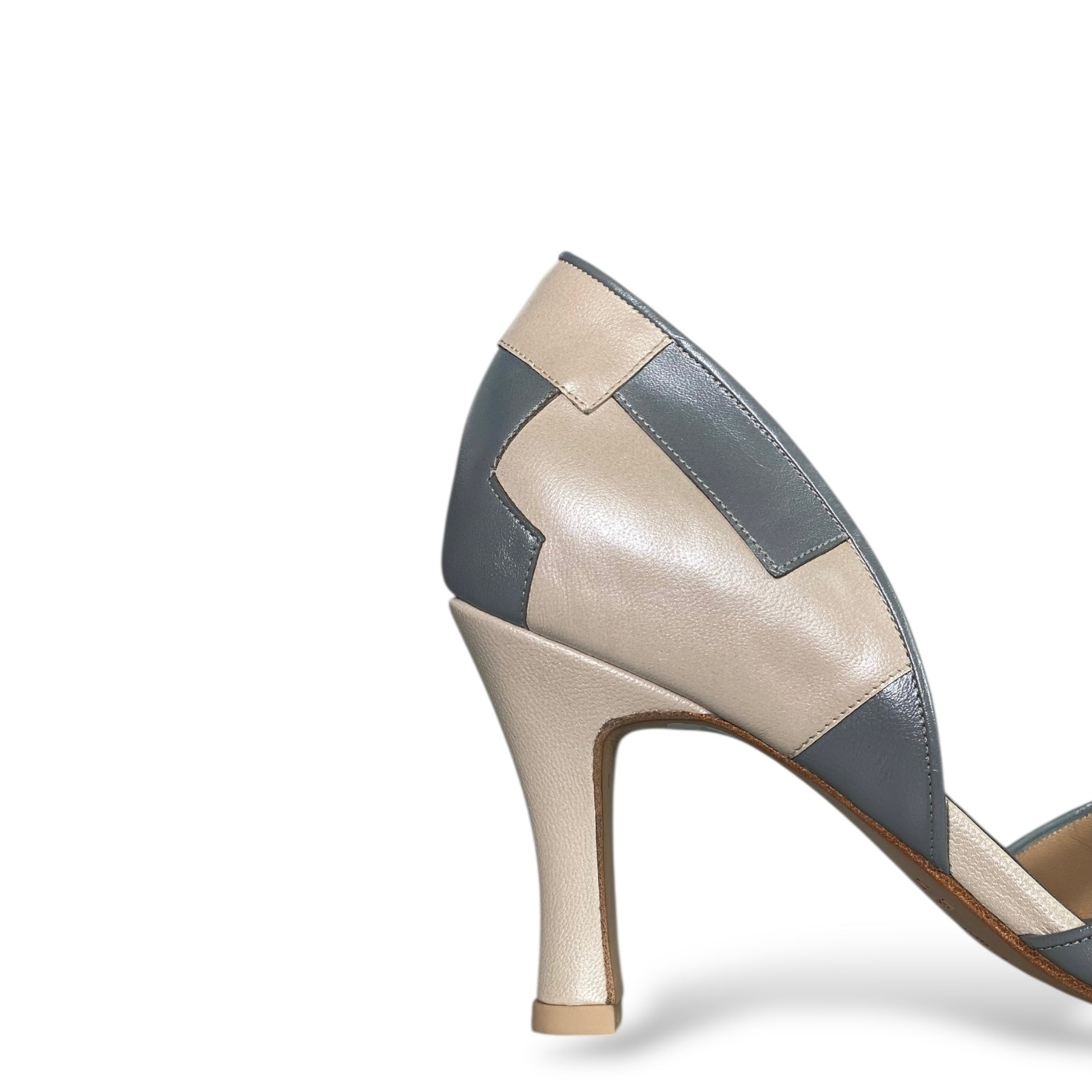 Peep toe Sophie Branco perólado com cinza