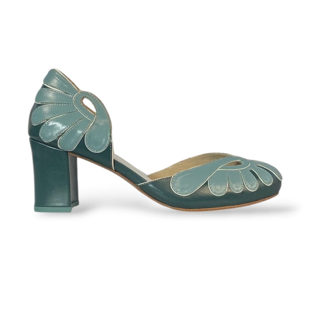 Boneca Pétalas Verde Garrafa
