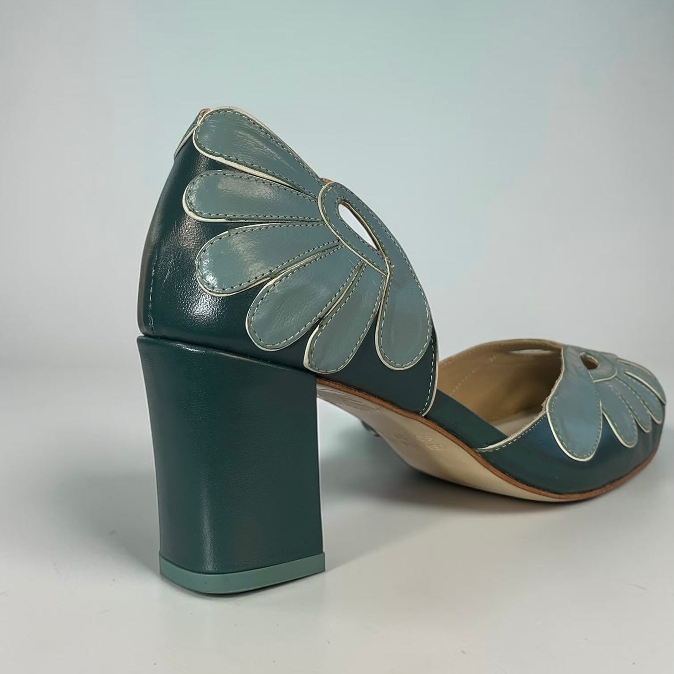 Boneca Pétalas Verde Garrafa