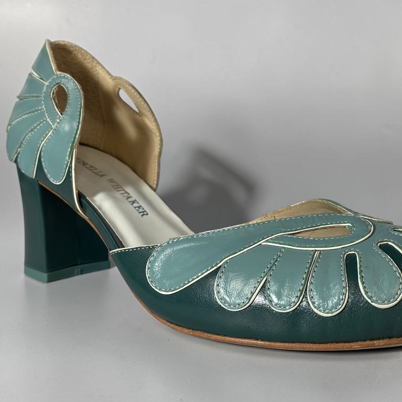Boneca Pétalas Verde Garrafa