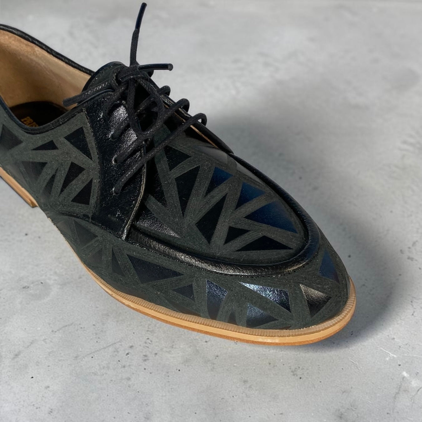 Oxford Mira Preto