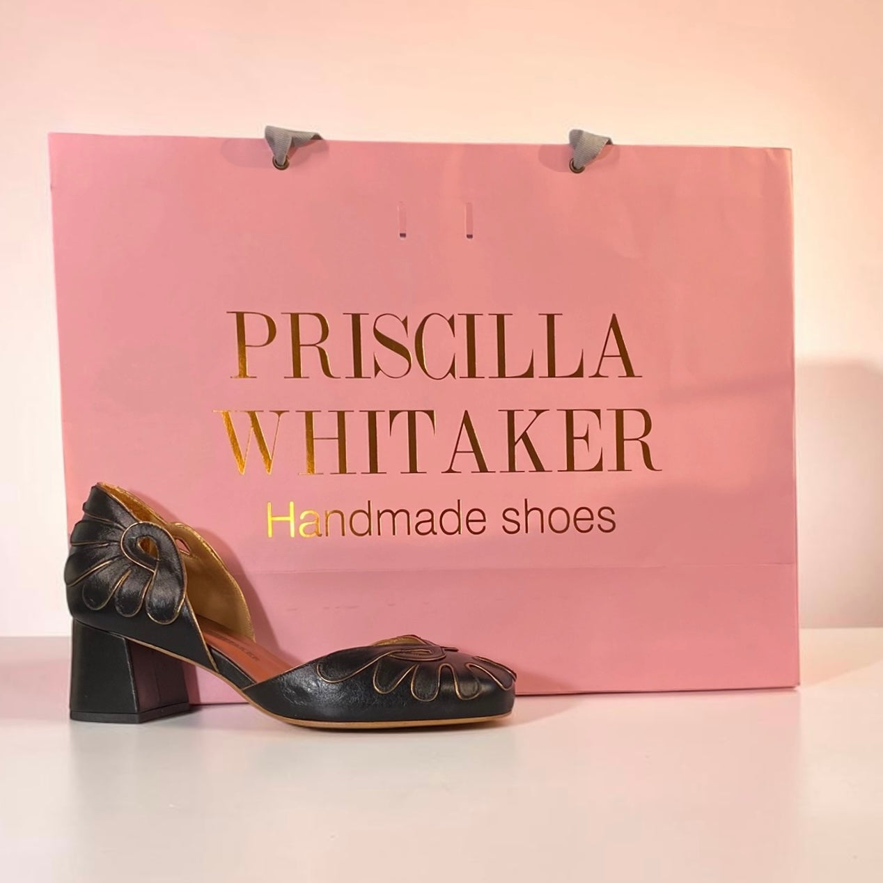 Boneca Pétalas Preto com Ouro