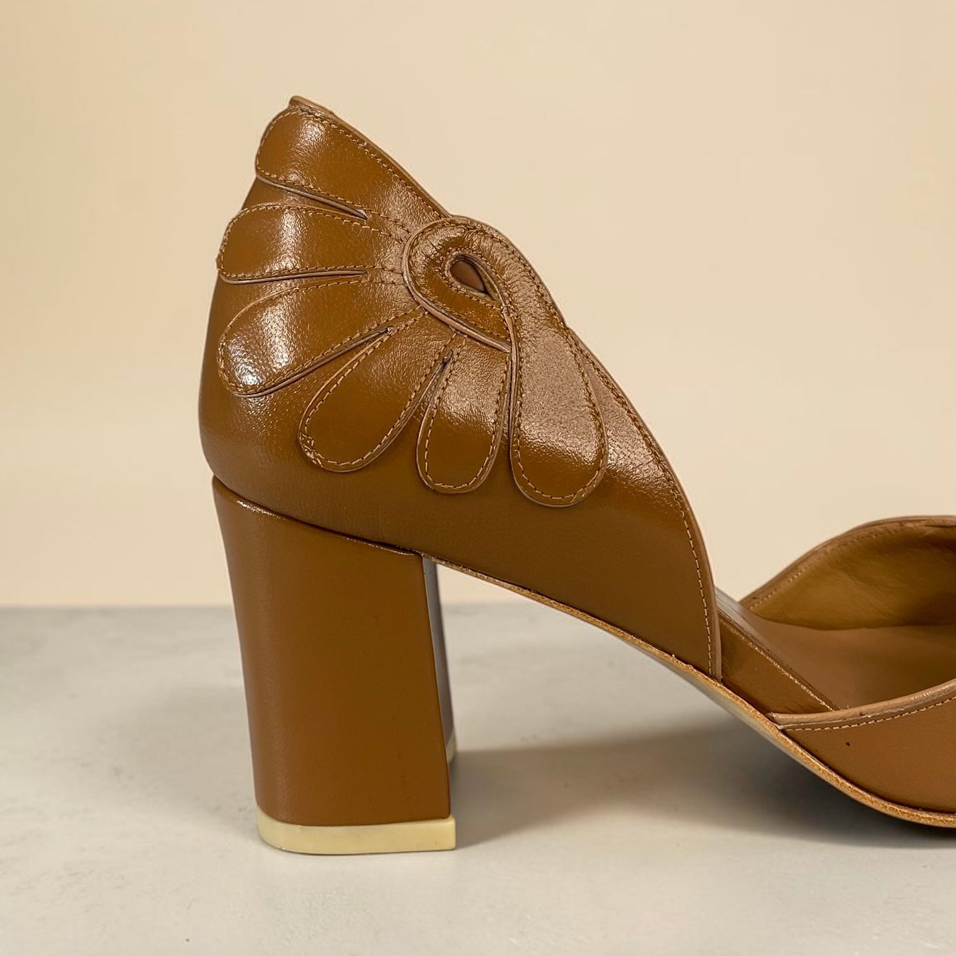 Boneca Pétalas Caramelo