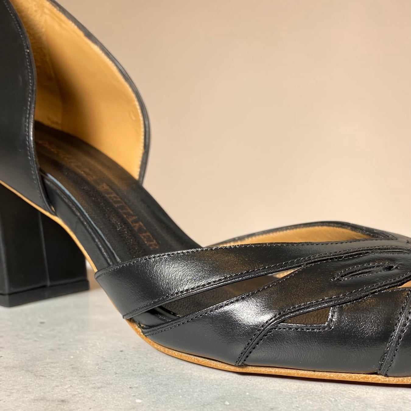 Boneca Essenza All Black