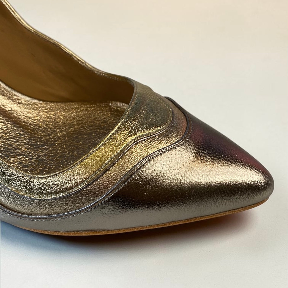 Scarpin Wave Prata velho com Champagne