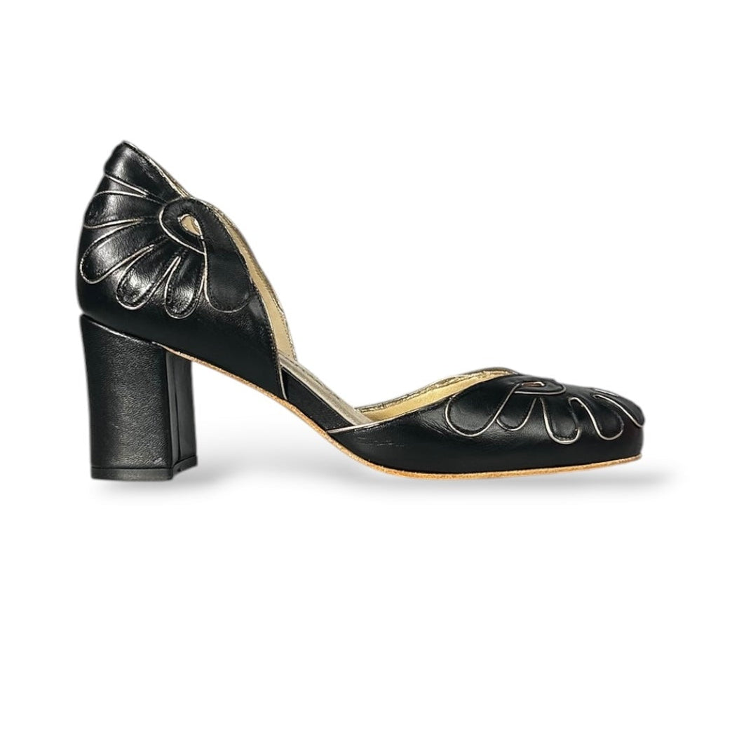 Boneca Pétalas Preto