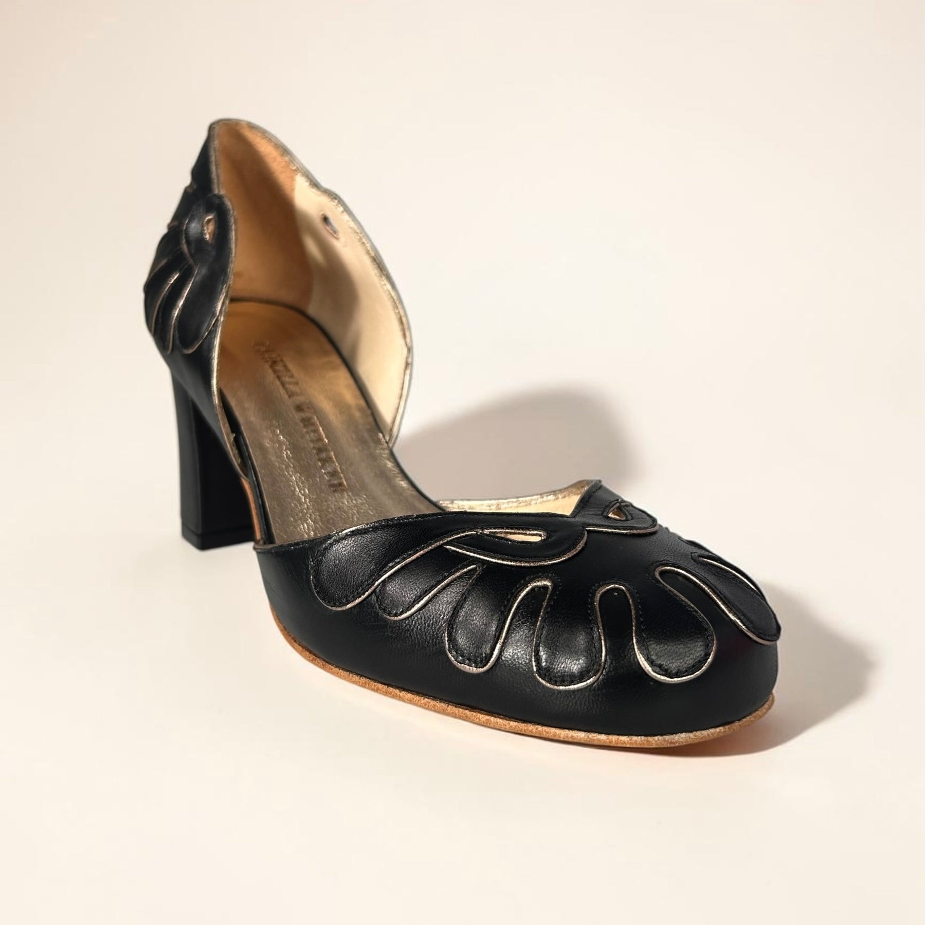 Boneca Pétalas Preto