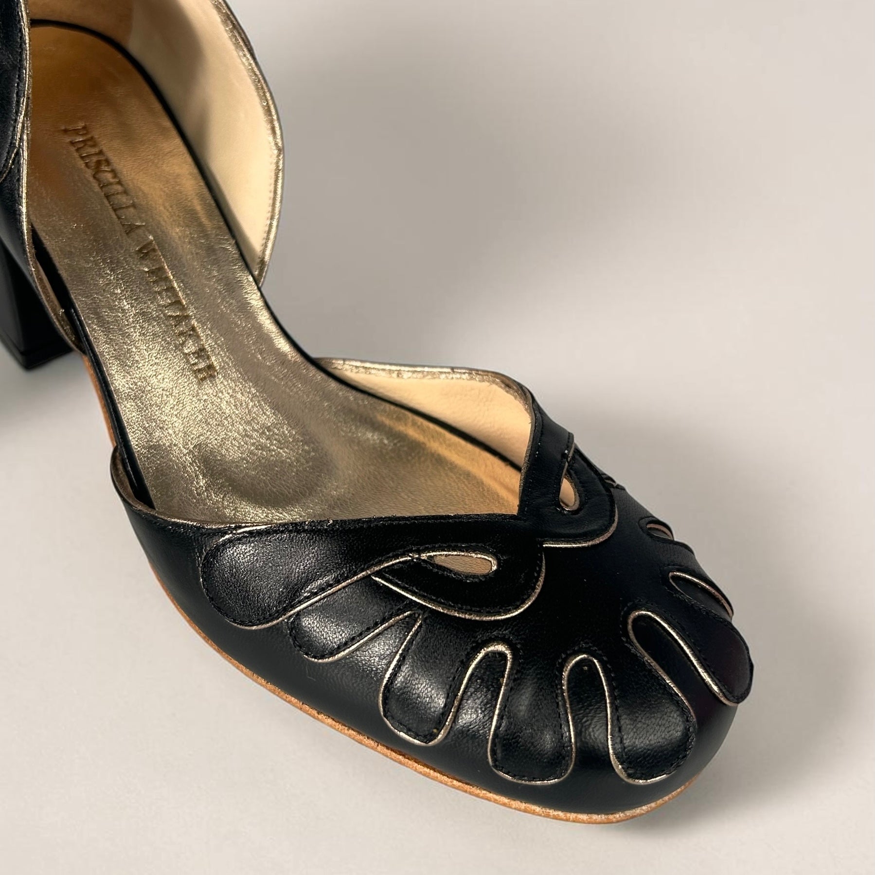 Boneca Pétalas Preto
