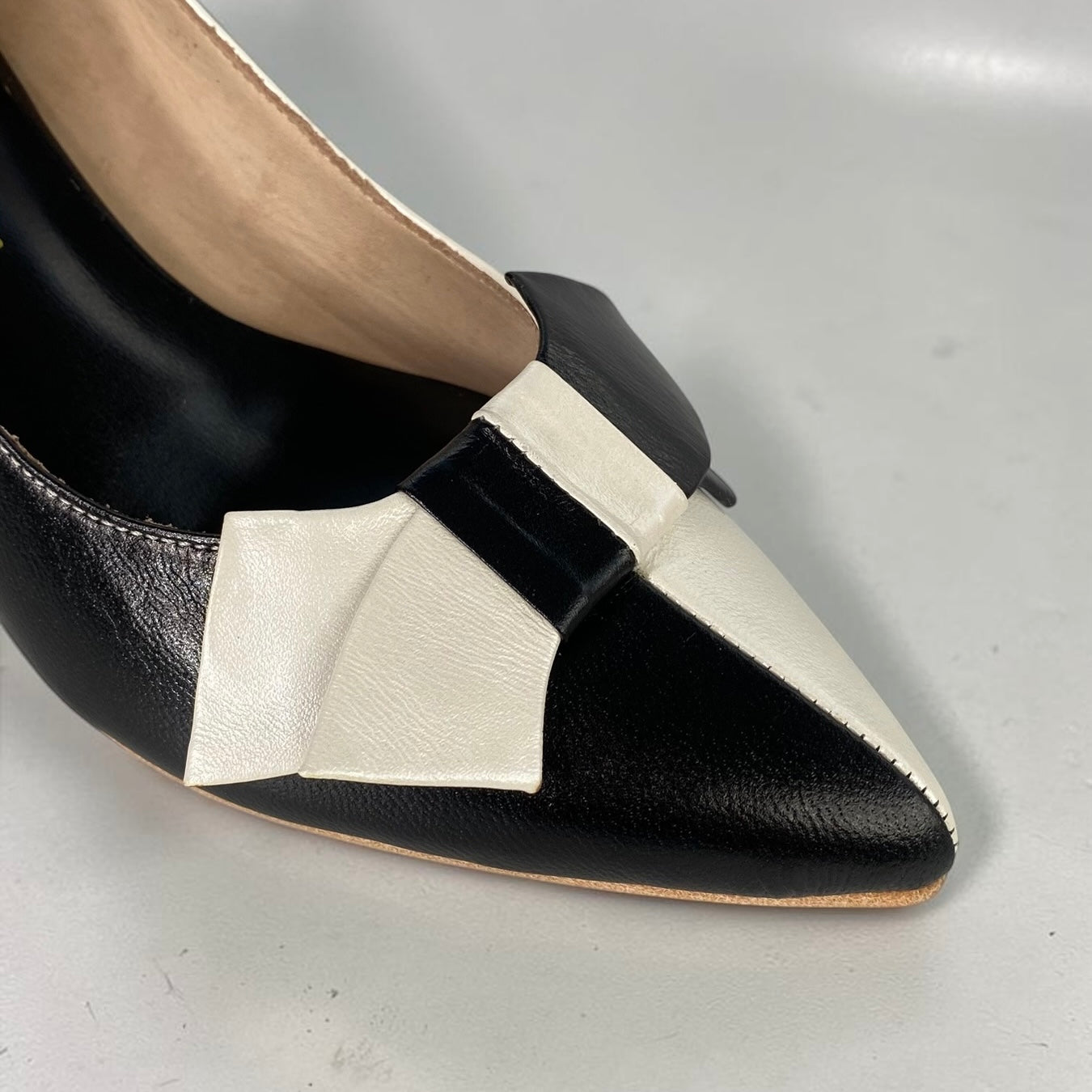 Scarpin Manuella Preto e Branco