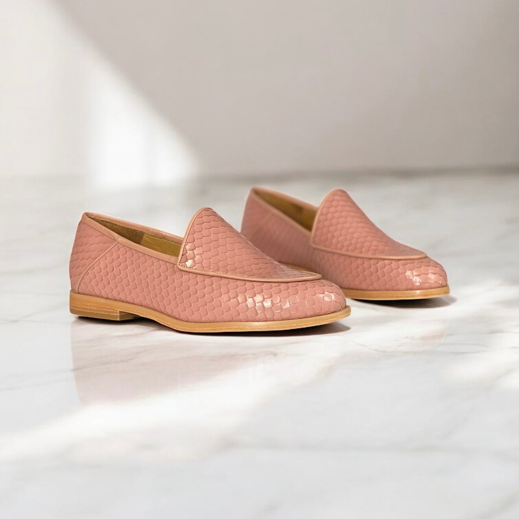 Mocassim Carolina Escama rosa claro